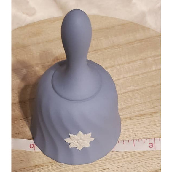 Wedgwood England Jasperware Swan Snow Flake Bell 3" - Picture 3 of 5